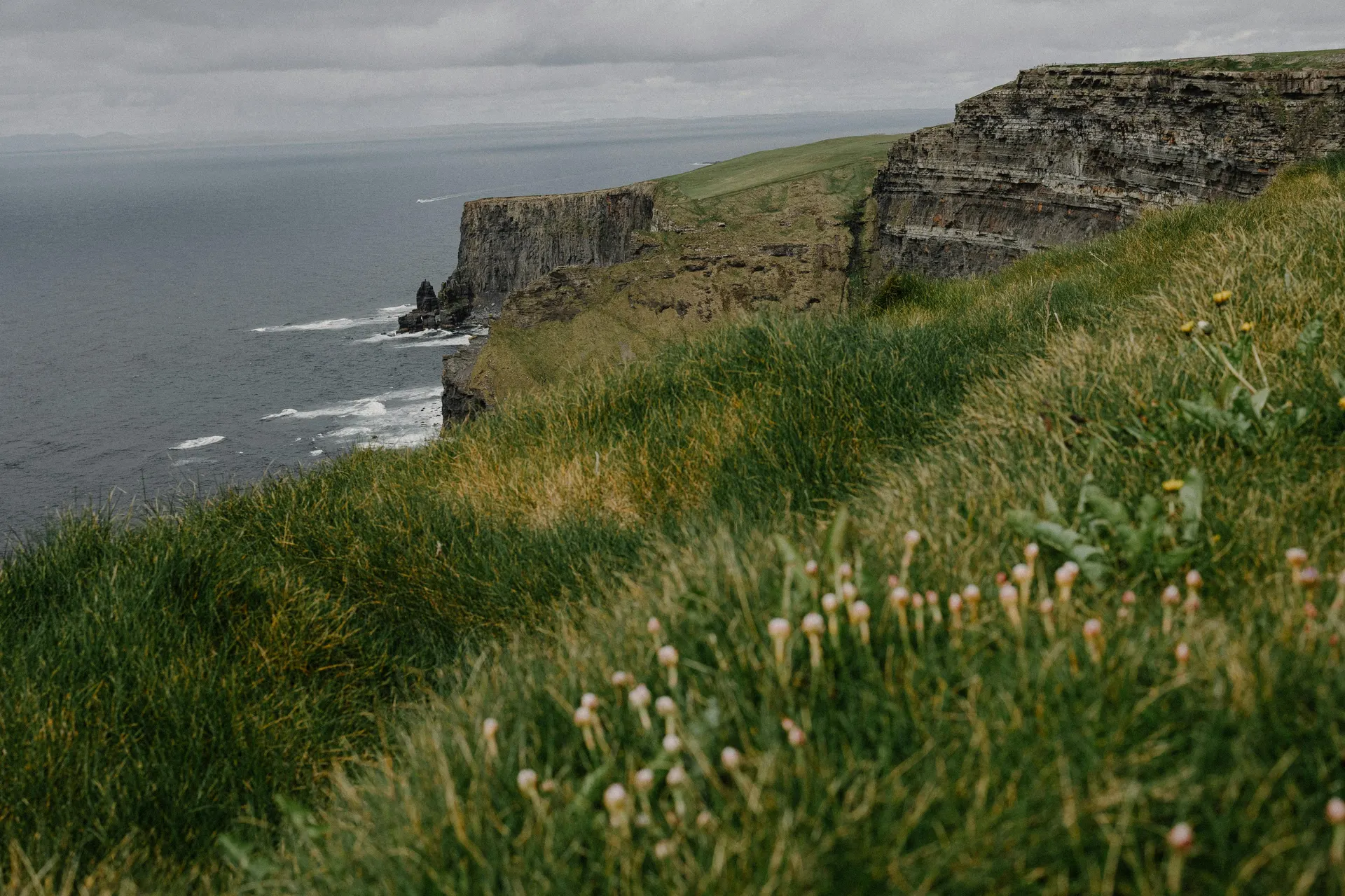 Dramatic Cornwall coastline for a domestic England escape
